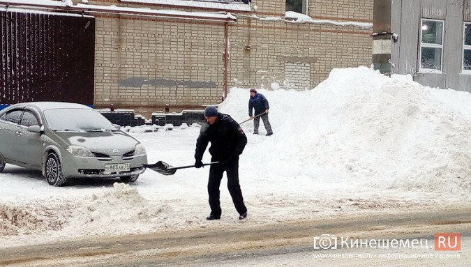 В Кинешме до конца дня планируется выход техники на уборку снега в частный сектор фото 8
