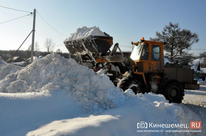 В Кинешме завершен очередной день ликвидации последствий снегопада фото 5