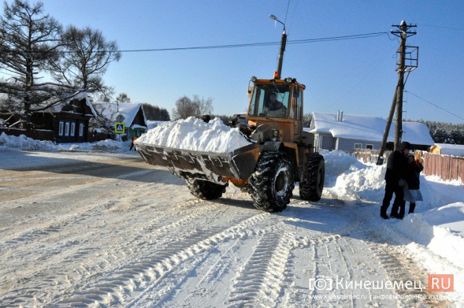 В Кинешме завершен очередной день ликвидации последствий снегопада фото 2