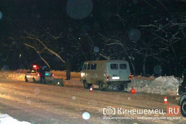 У завода имени Калинина дорогу не поделили пассажирский автобус и «УАЗ» фото 2