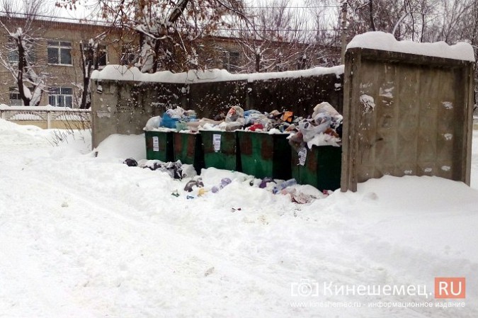 Снег парализовал вывоз мусора в Кинешме фото 3
