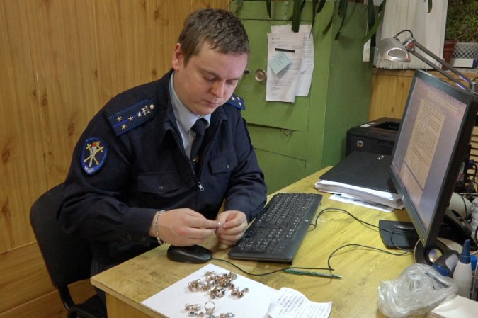 Грабители из Ивановской области обчистили ювелирный магазин в Судиславле фото 3