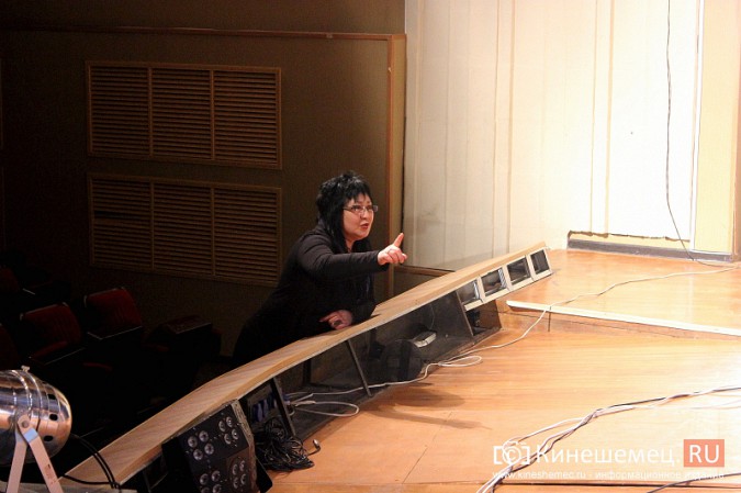 Директор кинешемского театра Наталья Суркова репетирует дебютную роль фото 5