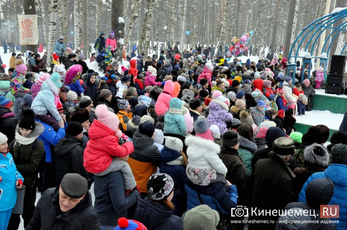 В центральном парке Кинешмы горожане собрались на праздничный сход фото 20