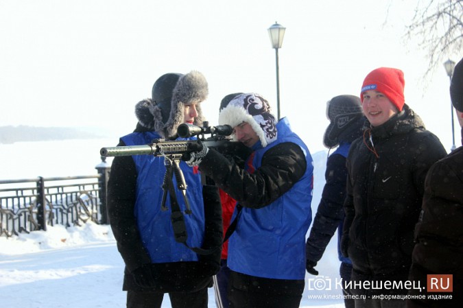 У памятника «Ильичу» в Кинешме стреляли из лазерного оружия фото 13