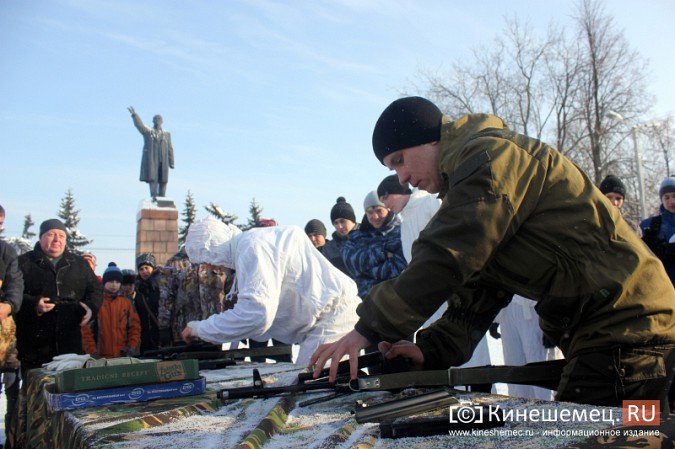 У памятника «Ильичу» в Кинешме стреляли из лазерного оружия фото 10