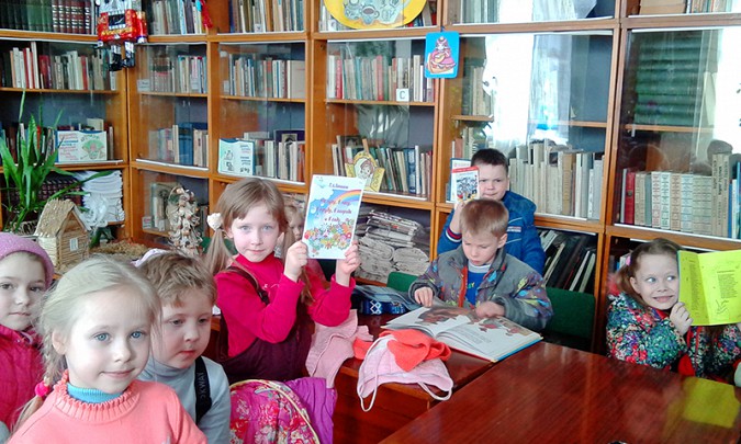 Солнечные, добрые стихи читали дошкольникам в кинешемской библиотеке фото 2