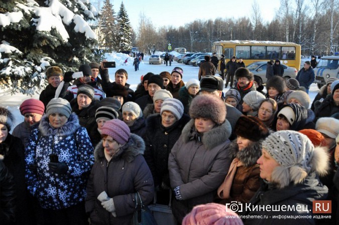 Жители Заволжска просят Владимира Жириновского вынести проблему могильника на федеральный уровень фото 8