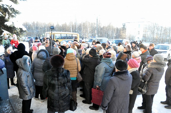 Жители Заволжска просят Владимира Жириновского вынести проблему могильника на федеральный уровень фото 11