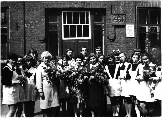 Фото начала 1970-х годов. Альбина Васильевна Муравкина среди преподавателей первая слева.