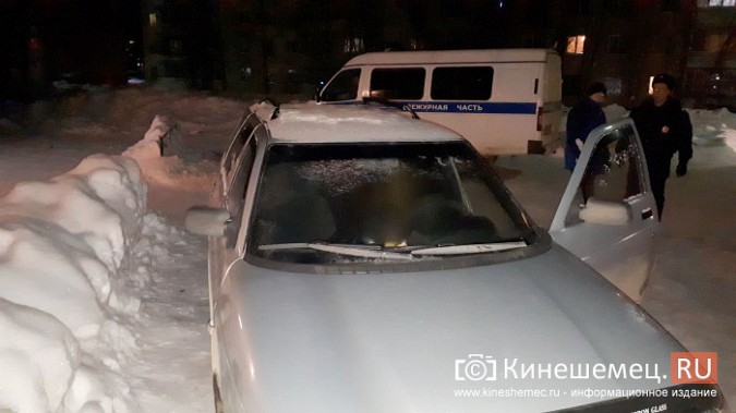 В Кинешме в припаркованной машине обнаружен труп мужчины фото 3