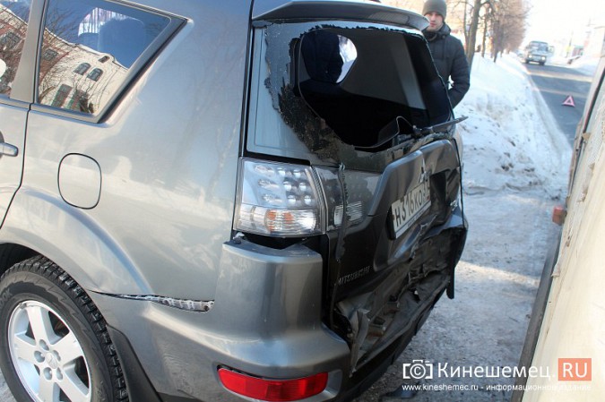 Массовое ДТП парализовало движение в центре Кинешмы фото 6