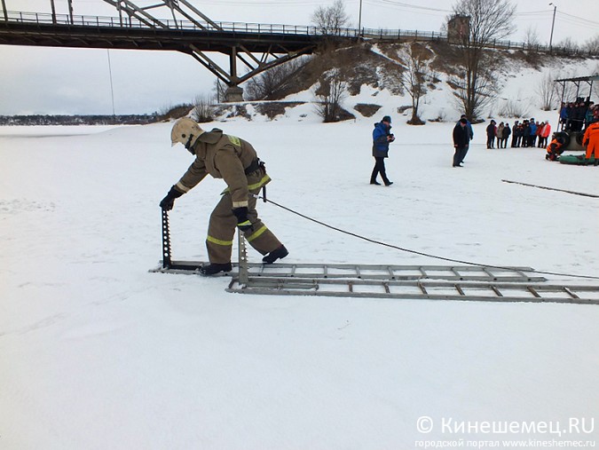 Спасатели в Кинешме провели показательные учения фото 20
