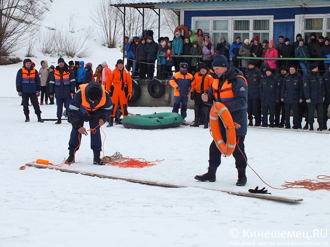 Спасатели в Кинешме провели показательные учения фото 2