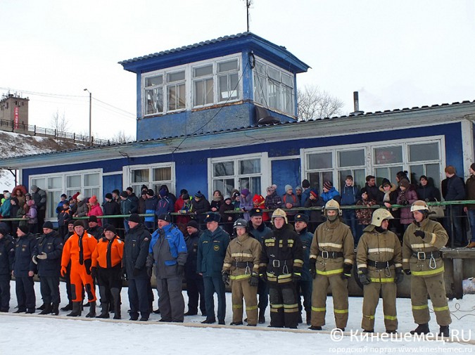 Спасатели в Кинешме провели показательные учения фото 16