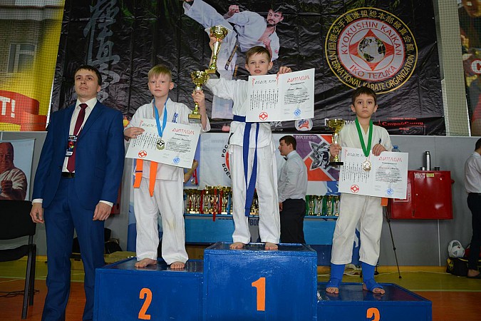 Кинешемские каратисты помогли команде Ивановской области выиграть Чемпионат ЦФО фото 3