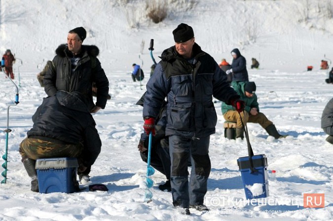 Нижегородцы приняли участие в рыбной ловле на мормышку в Кинешме фото 27