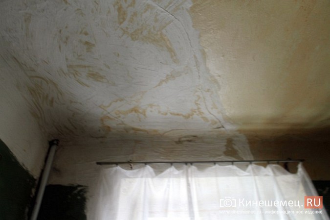 В Кинешме стекающая из канализации вода подмывает многоквартирный дом фото 42