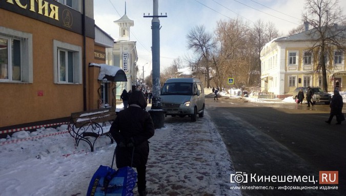 В центре Кинешмы «ГАЗель» припарковалась на автобусной остановке фото 2