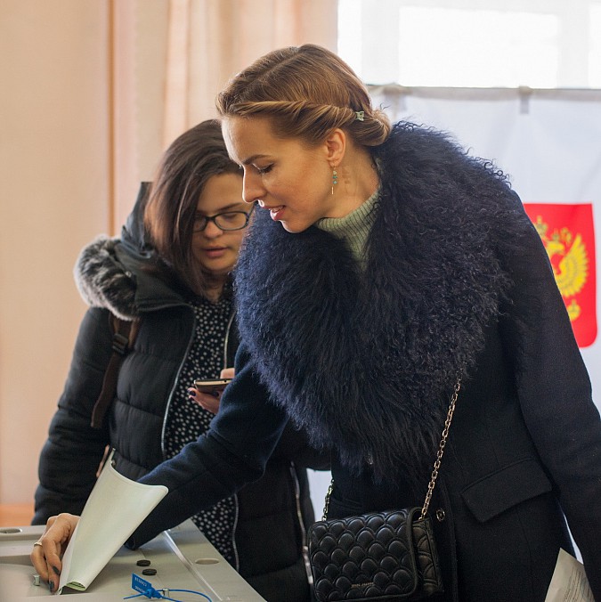 Станислав Воскресенский с супругой проголосовали в Иванове фото 2