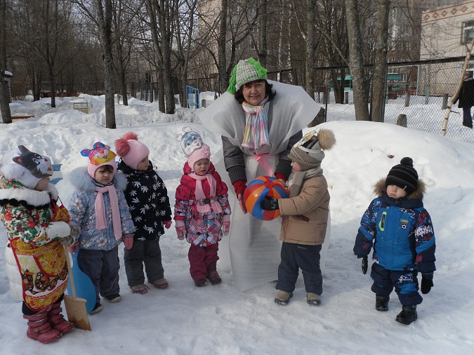 Дошколята в Кинешме играли со Снеговиком и Медведицей фото 8