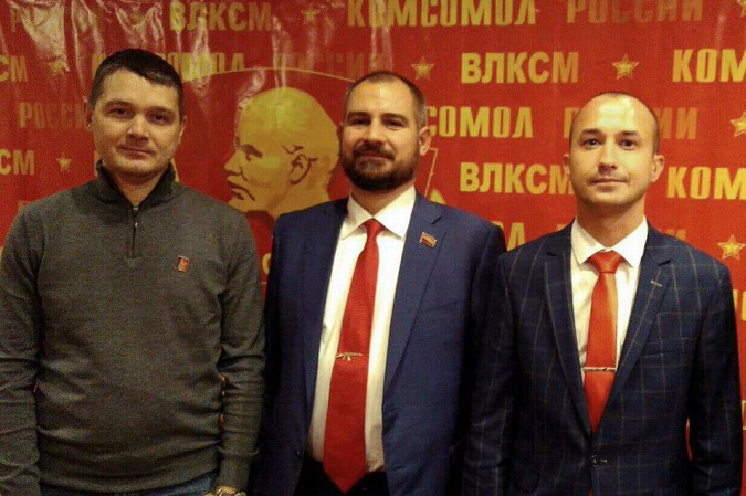 Максим Сурайкин с товарищами по партии. А.Орехов - слева.