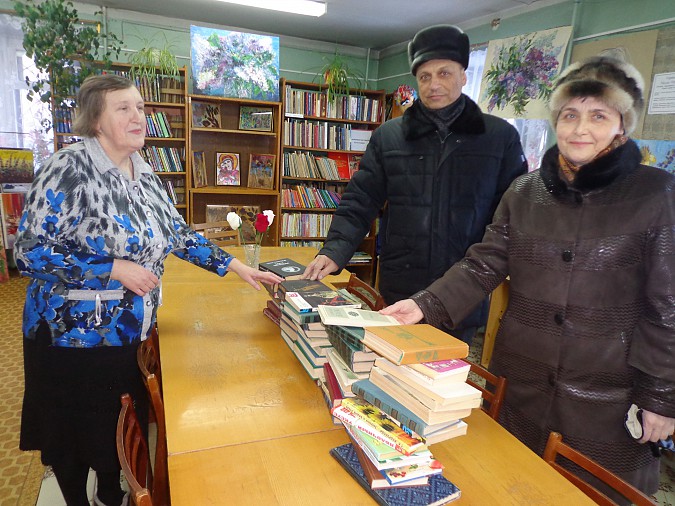 Кинешемцы подарили много книг библиотеке №9 фото 2