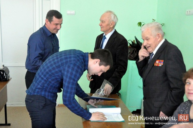 90 кинешемцев получили дипломы международного ВУЗа фото 19