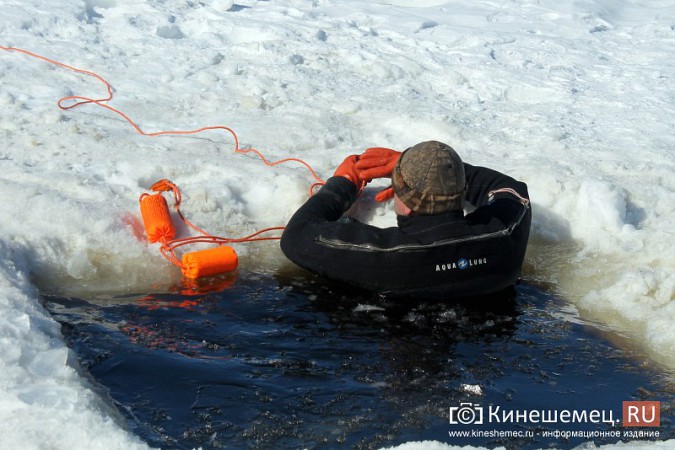 В Кинешме прошли учения по спасению людей на льду фото 27