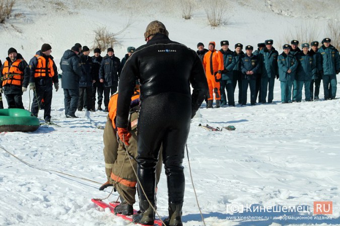 В Кинешме прошли учения по спасению людей на льду фото 32