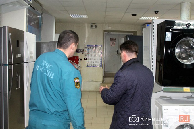 МЧС и прокуратура начали массовую проверку торговых центров Кинешмы фото 26