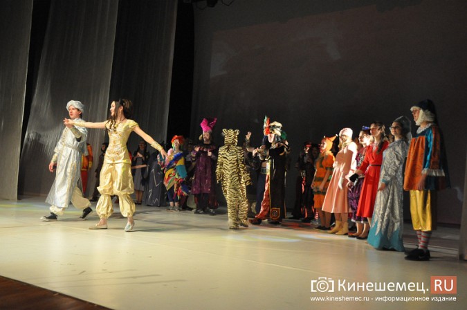 В кинешемском театре с размахом отметили юбилей костюмера Веры Ершовой фото 21