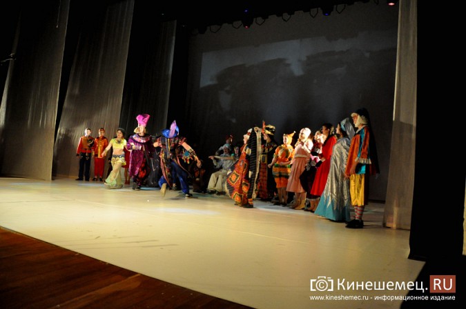 В кинешемском театре с размахом отметили юбилей костюмера Веры Ершовой фото 19