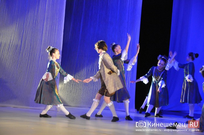 В кинешемском театре с размахом отметили юбилей костюмера Веры Ершовой фото 15