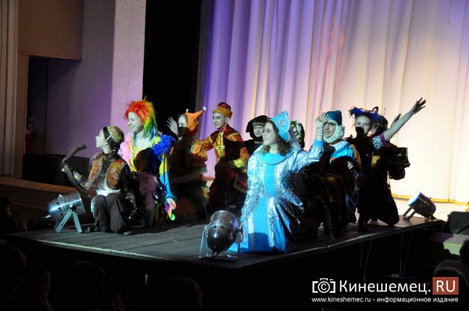 В кинешемском театре с размахом отметили юбилей костюмера Веры Ершовой фото 23