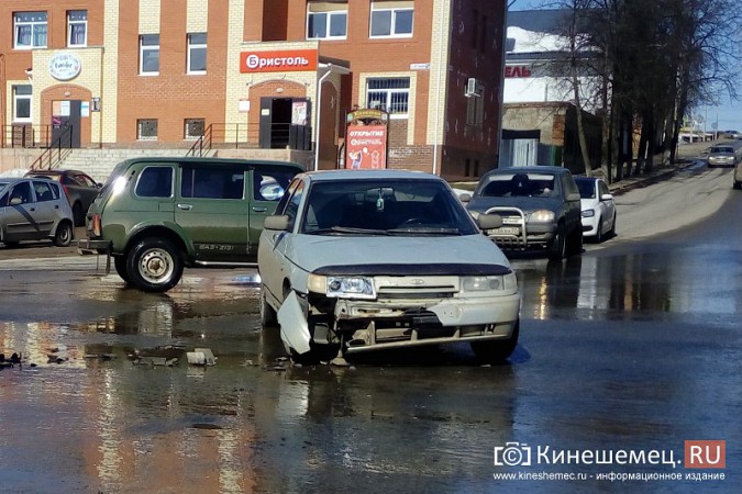 Из-за аварии в центре Кинешмы город встал в пробку фото 5