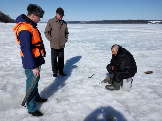 Кинешемским рыбакам напомнили о хрупкости весеннего льда фото 2