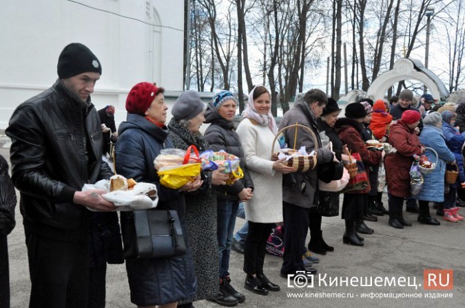 В кинешемских храмах в Великую субботу освящают куличи и яйца фото 8