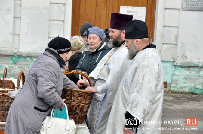 В кинешемских храмах в Великую субботу освящают куличи и яйца фото 19