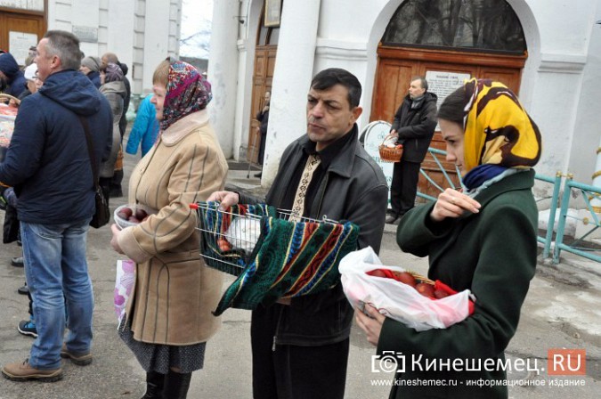 В кинешемских храмах в Великую субботу освящают куличи и яйца фото 10