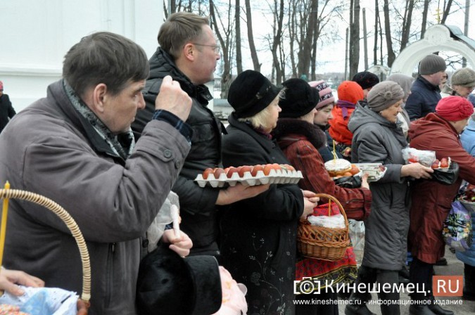 В кинешемских храмах в Великую субботу освящают куличи и яйца фото 9