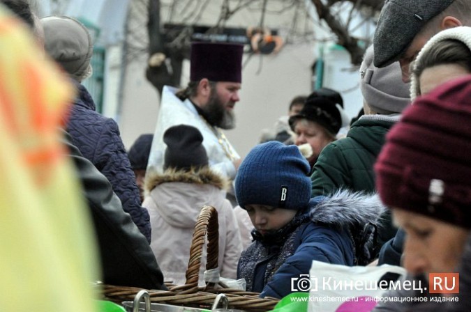 В кинешемских храмах в Великую субботу освящают куличи и яйца фото 18