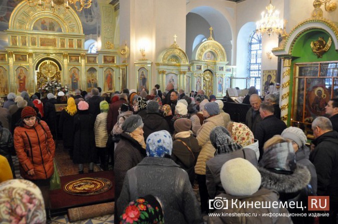 В кинешемских храмах в Великую субботу освящают куличи и яйца фото 6