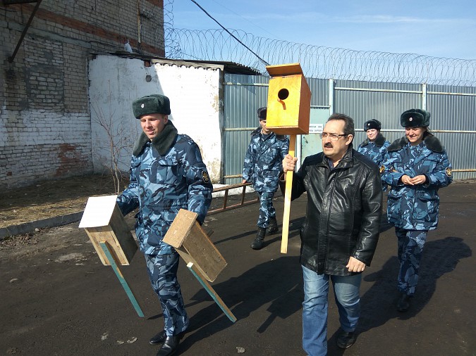Сотрудники следственного изолятора Кинешмы развесили скворечники фото 2