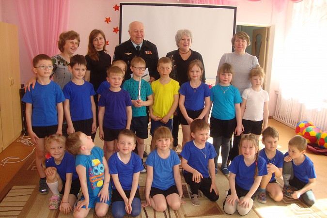 Подполковник космических войск навестил кинешемских детишек фото 3