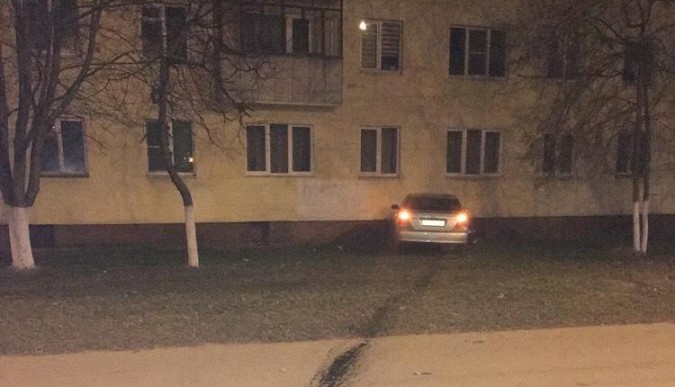 По вине водителя  «Ауди» в Иванове «Тойота» врезалась в жилой дом фото 2