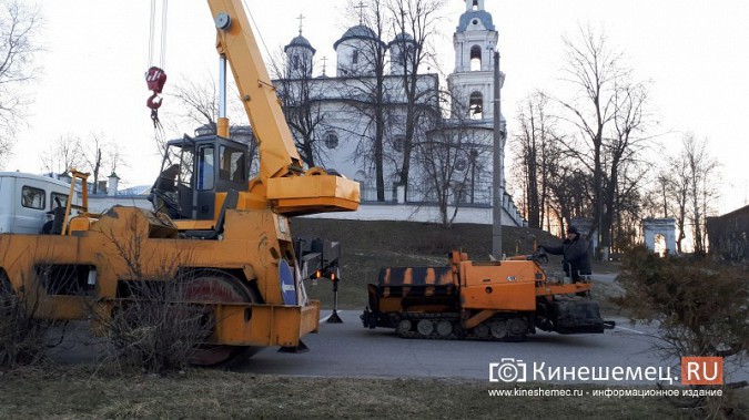 В ожидании туристов у бывшего речного вокзала в Кинешме уложили новый асфальт фото 8