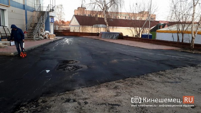 В ожидании туристов у бывшего речного вокзала в Кинешме уложили новый асфальт фото 5