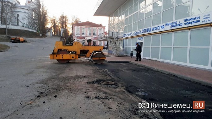 В ожидании туристов у бывшего речного вокзала в Кинешме уложили новый асфальт фото 4