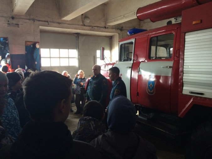 Школьники в Заволжске примерили пожарную форму фото 3